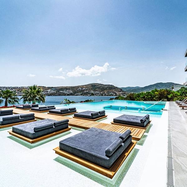 cape bodrum luxury hotel and beach - infinity pool (4)